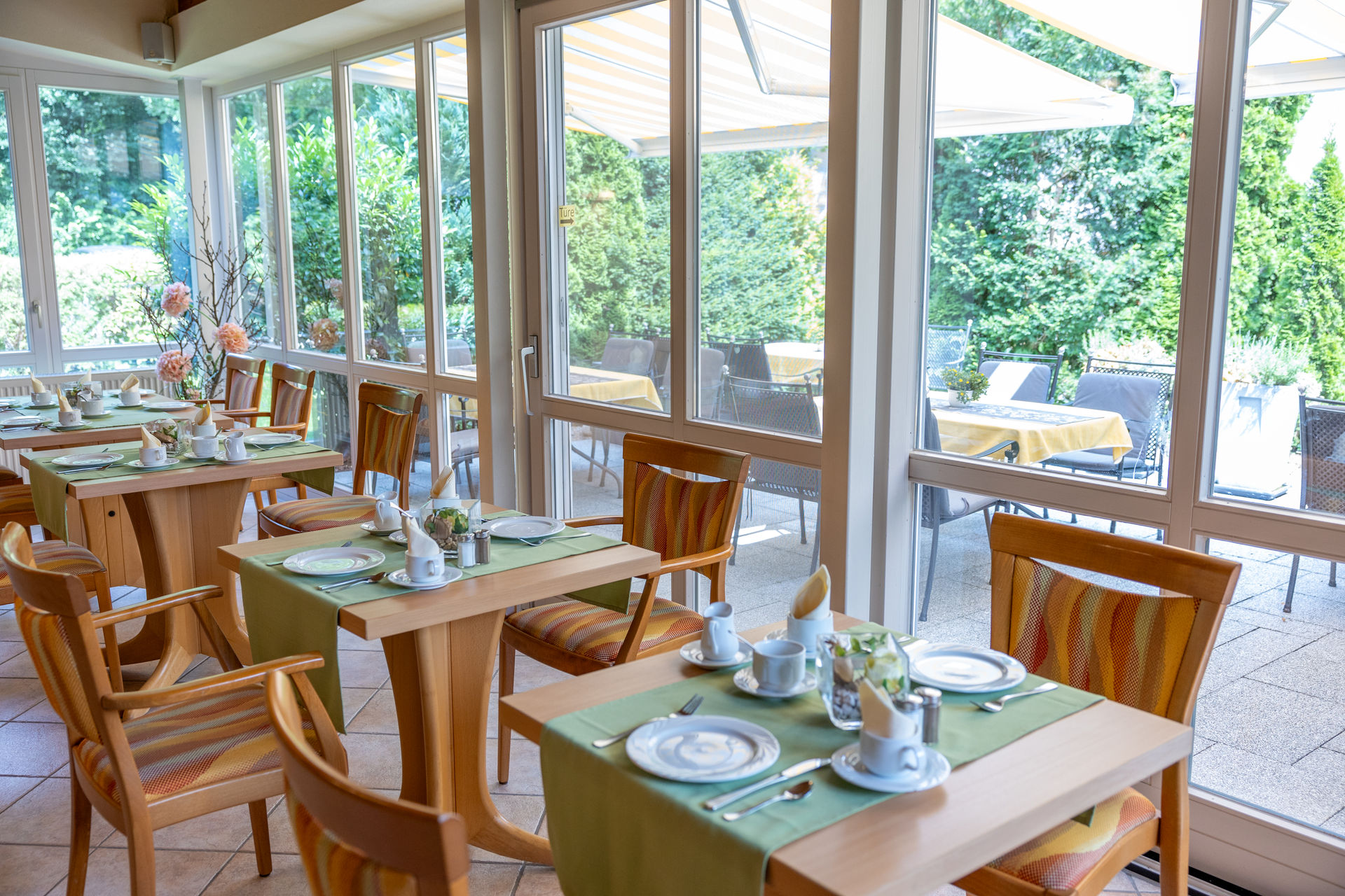 Blick in den Frühstücksraum im Hotel Sonnenhof in Bad Birnbach